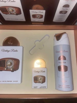 Lattafa Vintage Radio set - 95/100ml 20/20 ml 200/200 ml body spray kvar.  ÖPPEN FÖR BYTE!!