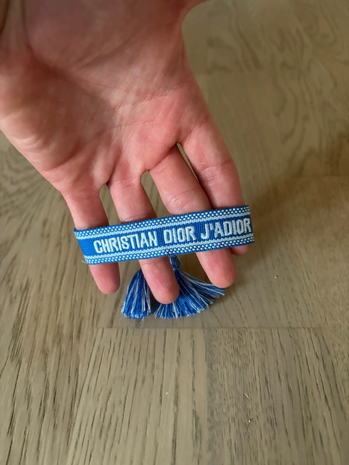 Blått och svart armband 