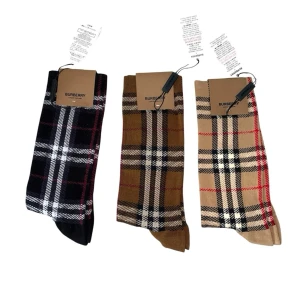 Burberry 3-pack strumpor - strl S - Helt ny, högkvalitativ replika Storlek: S  Pris: 799kr  Leverans: Skickas inom 24 timmar  Observera: Begränsat antal i lager – först till kvarn gäller  