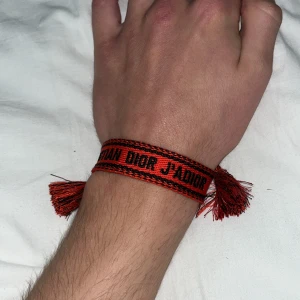 CD Armband - Skicka 10/10, aldrig använt förutom på bilderna