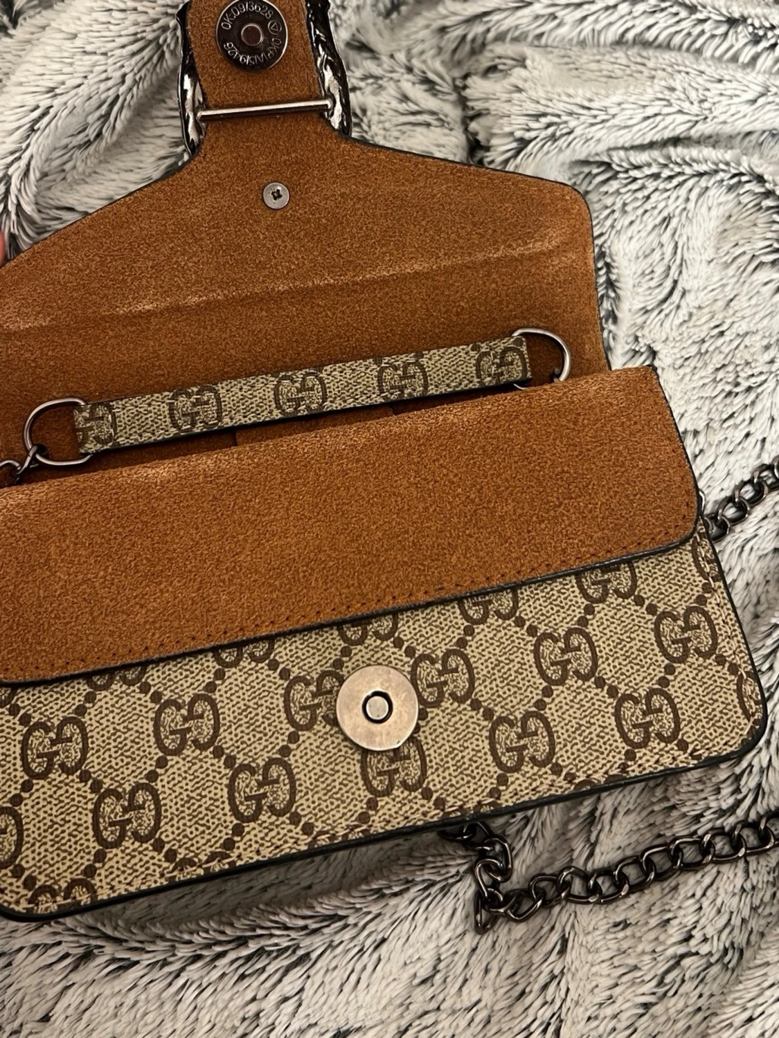 axelväska med monogram och kedja - 5