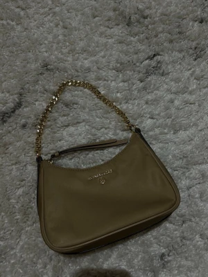 Michael kors väska - Beige Michael kors väska 
