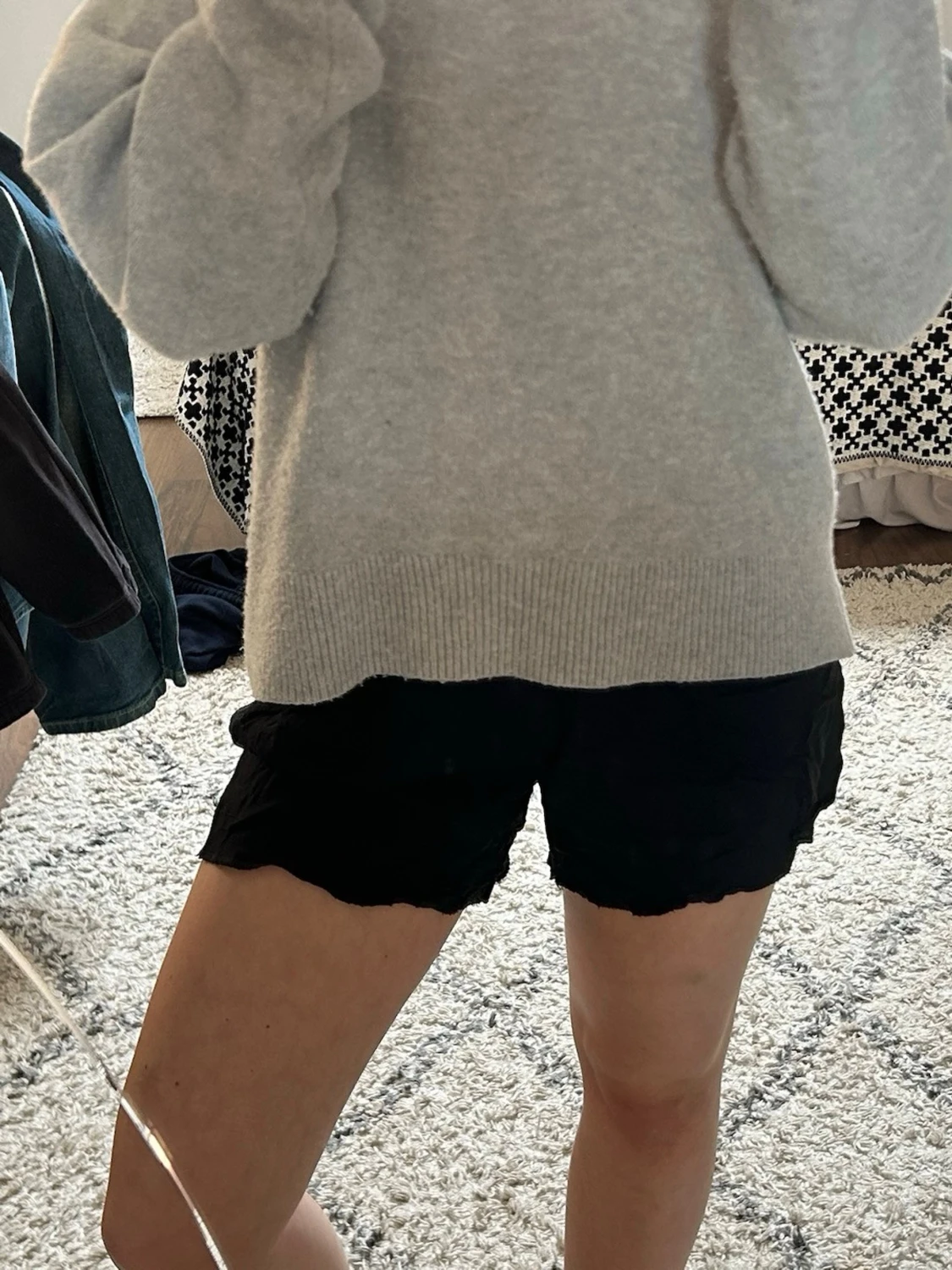 Svarta loose shorts i satin-look