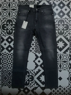 tiger of sweden jeans nya  - Feta tiger of sweden i modellen pistolero med snygg wash i bra skick. Inga defekter och det är bara att skriva vid frågor eller mer bilder mvh