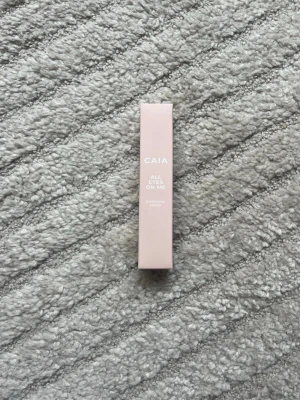 CAIA All Eyes On Me Primer - Säljer en CAIA All Eyes On Me ögonprimer helt oanvänd och i förpackningen! Nypris: 245kr