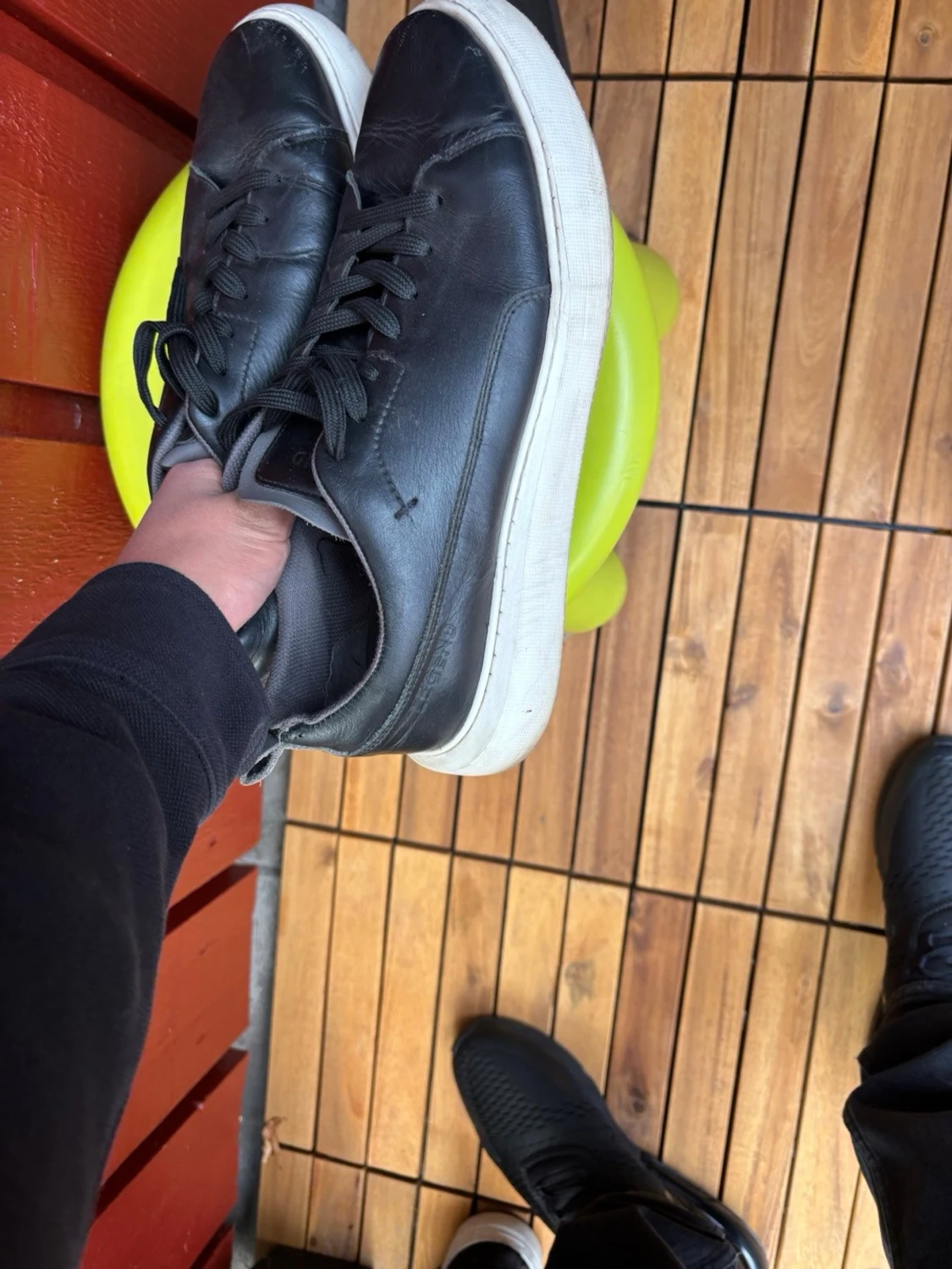 Svarta låga sneakers med vit sula - 3