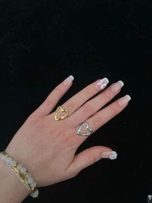 Hjärt ringar i guld och silver  - Helt ny. Justerbar. Frakt 29kr. tryck på köp nu!! 🪽✨ 89kr styck 