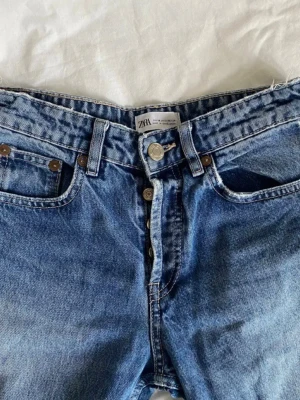 Jeans Zara  - As snygga jeans från Zara som tyvärr är för små för mig 💗 nästintill ny skick! 