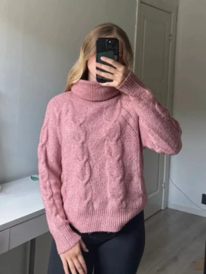 Rosa stickad polo - Använd något enstaka tillfälle så i väldigt fint skick.