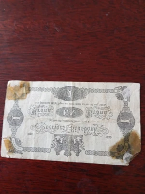 Svensk enkronorssedel 1920 - Kotia  Unik svensk enkronorssedel från 1920 med detaljerat tryck i grönt och svart. Sedeln har Sveriges riksvapen och texten 'Sveriges Riksbank' samt serienummer. Perfekt för samlare av gamla mynt och sedlar.