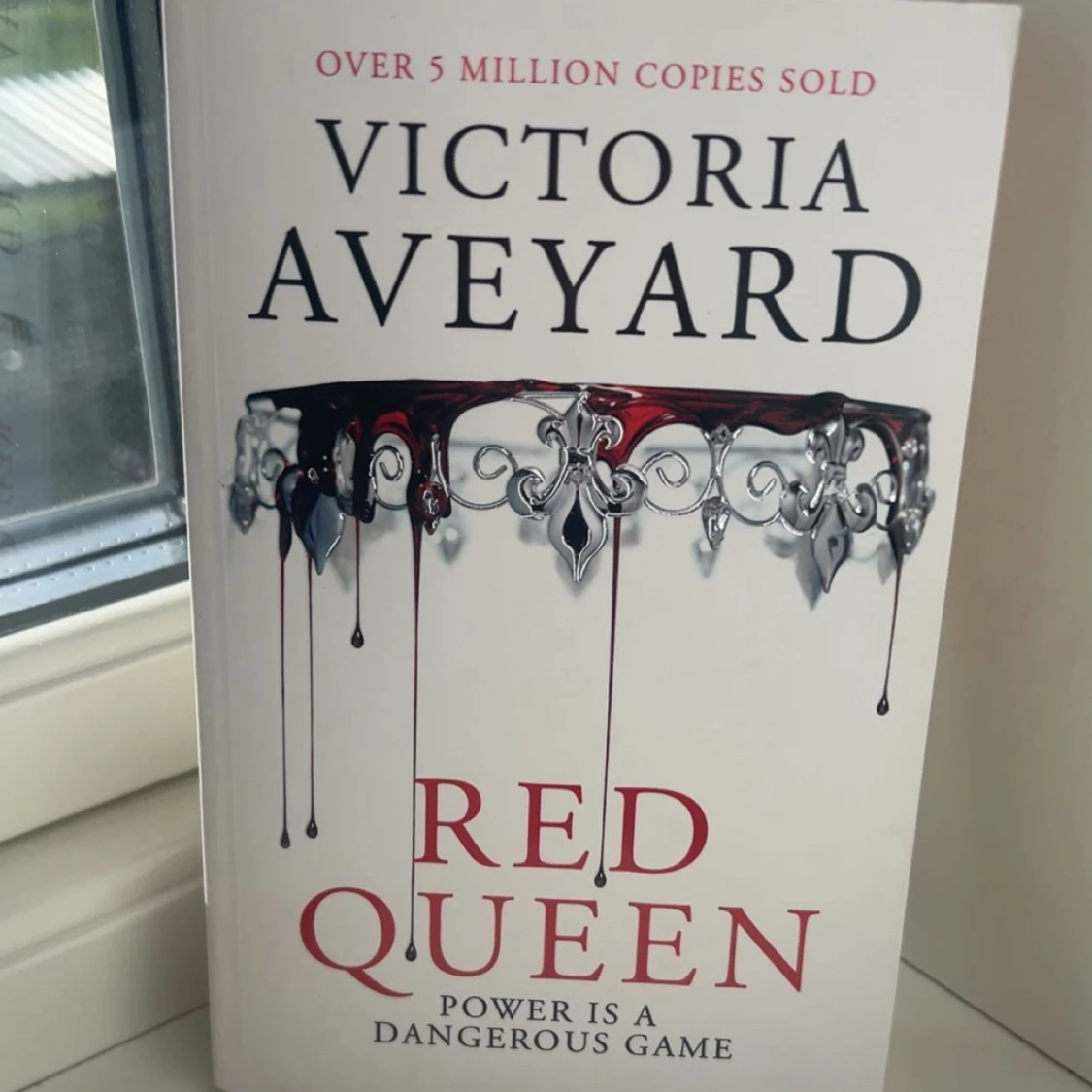 Red Queen-serien av Victoria Aveyard (3 böcker) - 1