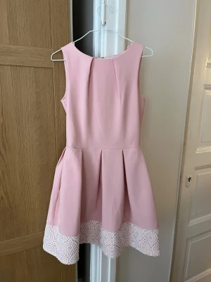 Klänning - Cocktailklänning från Closet i storlek S. Använd 1 gång. 