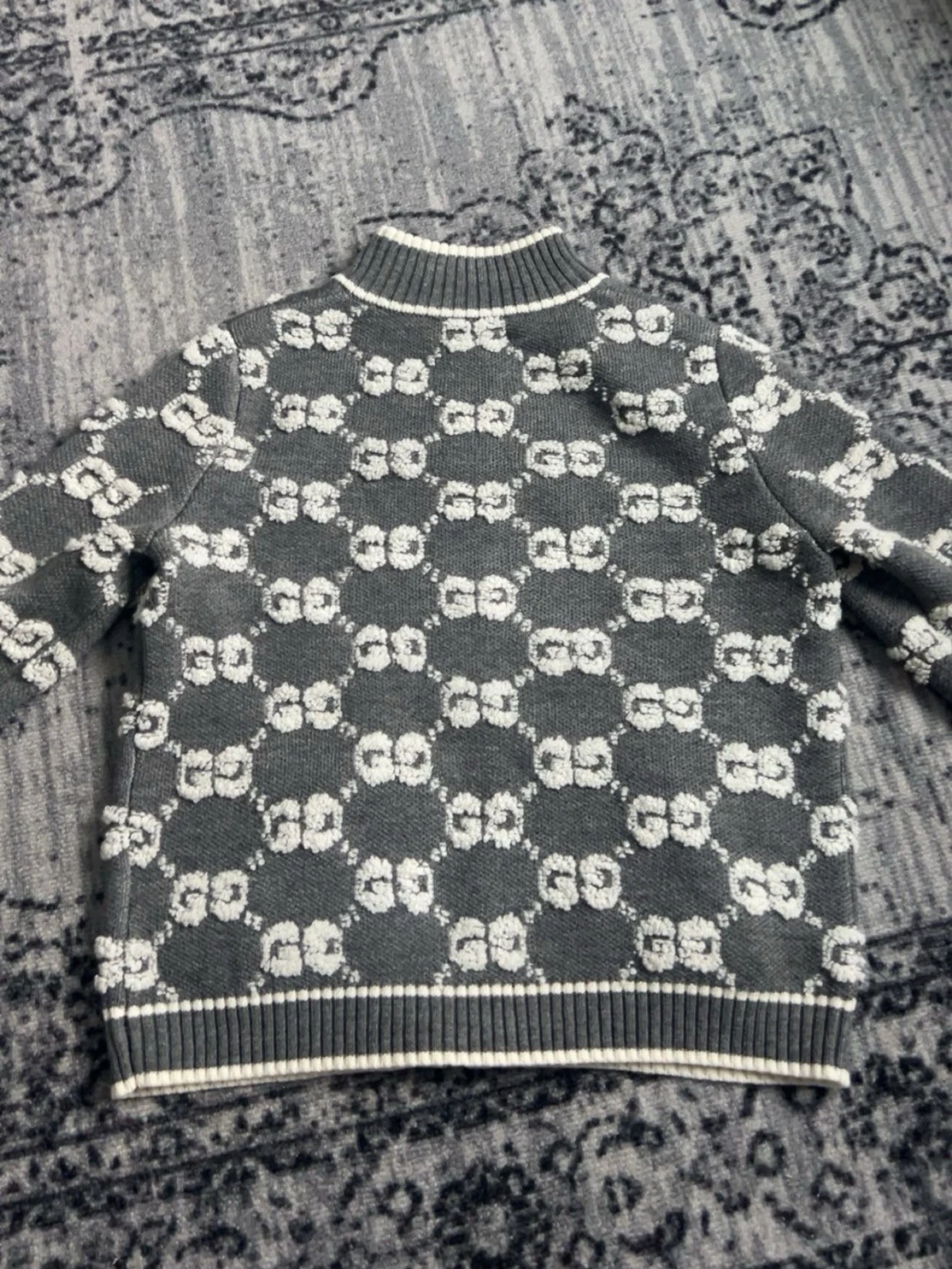 Gråvit stickad kofta från Gucci - 2