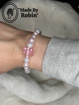Handgjort Armband ”Pink Candy” 🌷🤍 - Vårt handgjorda armband ”Pink Candy” 🎀🤍✨🌷 