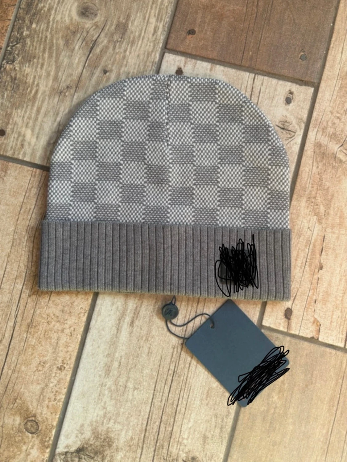 Grå rutig mössa med ribbad kant - 1