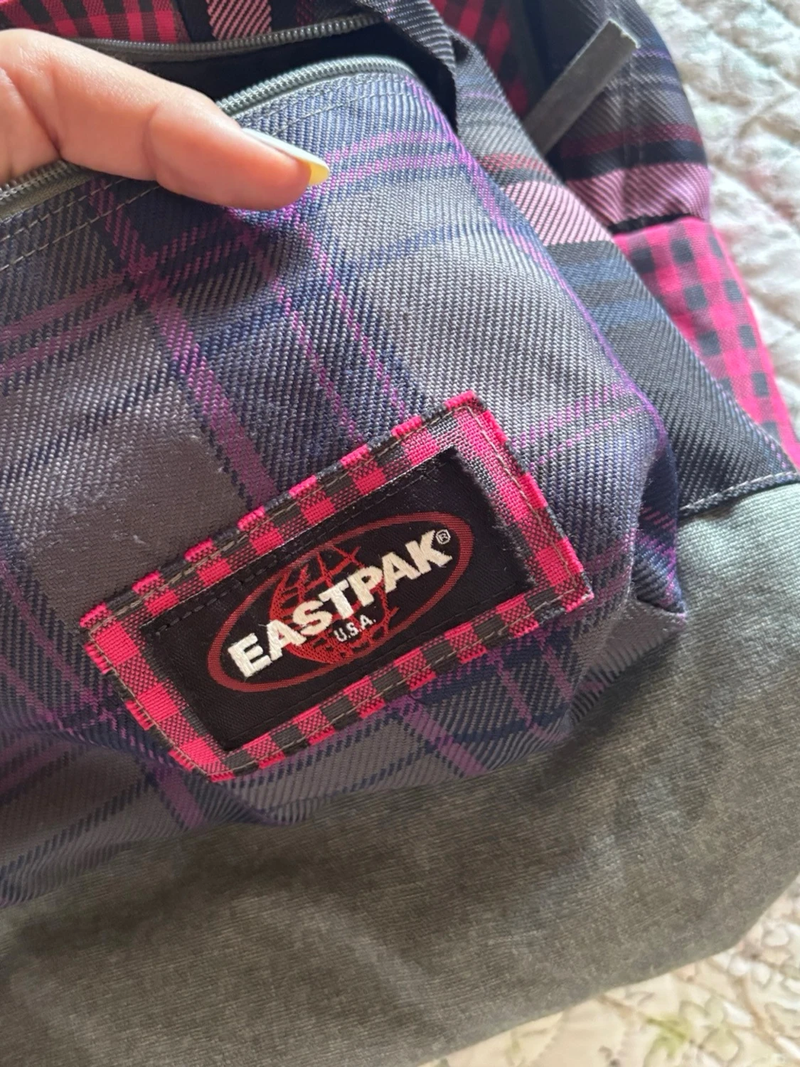 Rutigt rosa och lila Eastpak ryggsäck - 2