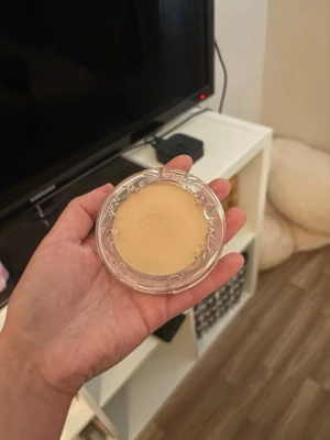 KVD foundation - Endast testad. Färgen light 024