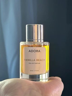 ADORA - Vanilla Beach 50ml - ADORA - Vanilla Beach 50ml. Passade inte mig tyvärr!☹️🥹 • Stått mörkt o svalt. Helt oanvänd! 