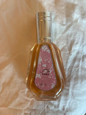 Yara parfym  - 50 ml, endast testad, i princip nästan helt full! Se sista bilden 🌸