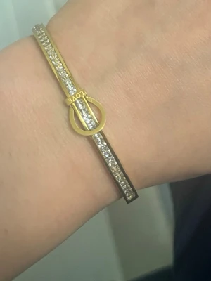 Gulddoppat/guldpläterat armband med strass - Använd 1-2 gånger