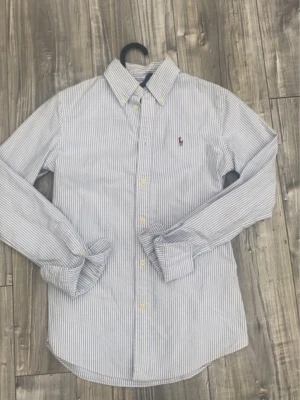 Ralph lauren skjorta - Riktigt schysst ralph lauren skjorta som är inte använt alls. Skick 10/10 inga defekts alls! 