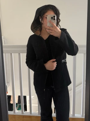Burberry Blue Label — Kappa - Jätte snygg Vintage Burberry Blue Label kappa från Japan 🇯🇵 Den har två fickor. Tveka inte att skriva om du har frågor🫰🏻