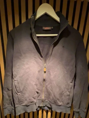 Mörkblå zip tröja från Morris  - Tjena säljer en mörkblå zip tröja från Morris, skriv för mer information\bilder 💨