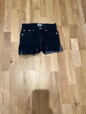 Lager 157 shorts  - En par jeans shorts min tjej har klippt själv