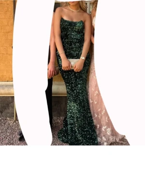 Balklänning - Jättefin och vacker balklänning, så himla unik!! Bästa balklänningen någonsin