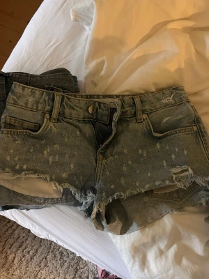 Jeansshorts från bershka - Bra skick skriv för fler bilder, pris kan diskuteras 