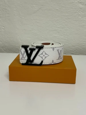 Lv Bälte - Helt nytt aldrig använd. Storlek 110cm. Snabb frakt. Skriv vid fler frågor. Endast bälte