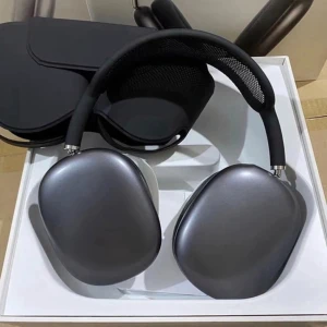 Apple AirPods Max hörlurar grå - Stilrena Apple AirPods Max i rymdgrå färg med en modern design. Over-ear-modell med mjuka öronkuddar och metallbyglar. Mesh-material på huvudbandet för extra komfort. Perfekta för musik, gaming eller film med grym ljudkvalitet.