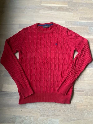 Morris stickad tröja  - Stilig tröja från Morris med ultra skönt material. Storleken är true to size och har ett nypris på ca 1699kr så det är ett riktigt kap! Hör av er om ni har några frågor!