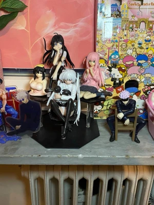 Animefigurer och akrylställ - Säljer olika animefigurer 