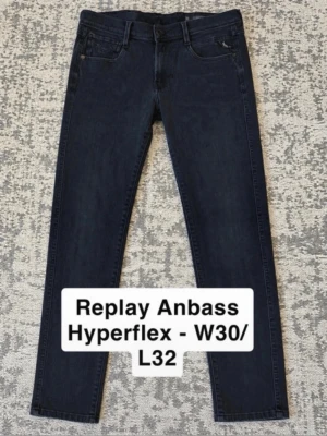 Replay Anbass jeans - Hyperflex - w30/l32 - Säljer dessa snygga replay byxor!  Dom är mycket bra skick och även ”Hyperflex” vilket gör att dom sitter väldigt bekvämt längs benen.  Hyperflex loggan har försvunnit i tvätten dock men går att se ungefär på bild 9.🙂  Storlek W30/L32 och modell Anbass (slimfit)  Fråga vid funderingar:)  Skickas snabbt!📦 Priset diskutabelt vid snabb affär!💨  Ps: kika in min profil för flera bra artiklar eller följ mig för kommande släpp!😉   #replay #grisch #anbass #nice #jeans #slimfit #w30 #l32 #super #hyperfle
