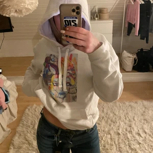Hoodie - Sjukt fin hoodie från ”thecoolelephant” Original pris 600, säljer för 100💗 Storlek s!