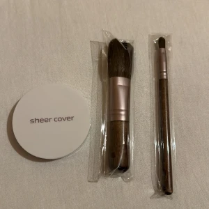 Nyskick   - Conceal & Brighten trio,Light&Medium som jag aldrig har använt.