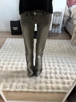 Weekday jeans - Passar mig i längden som är 164 cm!