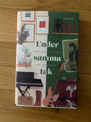 Bok - Under samma tak - Bok med titel under samma tak pris 30kr