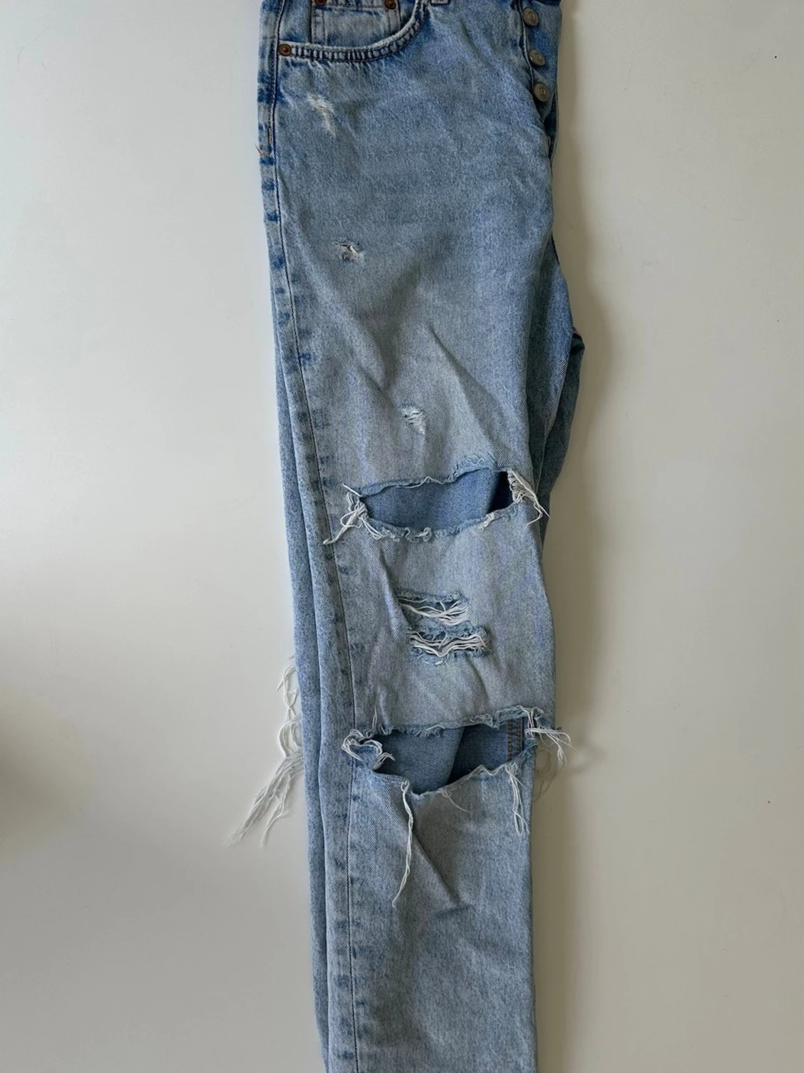 Ljusblå ripped jeans från Pull&Bear - 3