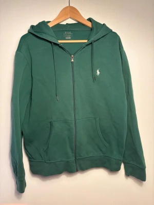 Polo Ralph lauren hoodie  - Säljer en polo Ralph lauren hoodie, storlek L
