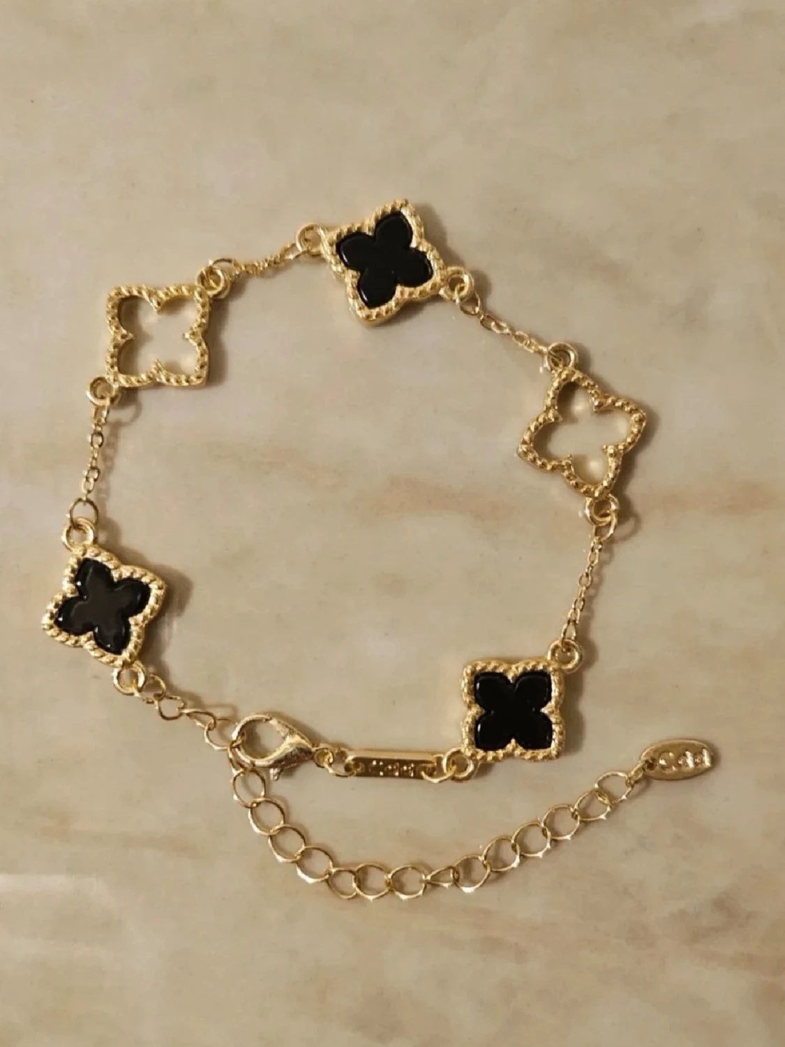 Guldarmband med svarta fyrklöver✨🖤