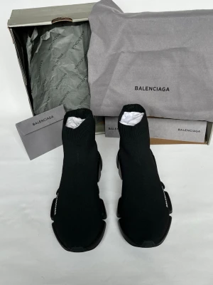 Balenciagaa trainers - .