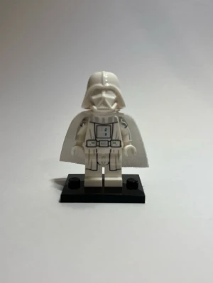 Lego Jedi Vader Utmärkt Skick - Lego Jedi vader i perfekt skick, ingen form av skador (se bilderna), skickas från Täby :)