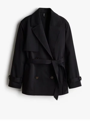 Svart kort trenchcoat H&M - Svart trenchcoat från H&M. Köptes förra våren för 549kr, endast använd fåtal gånger, inga defekter. 