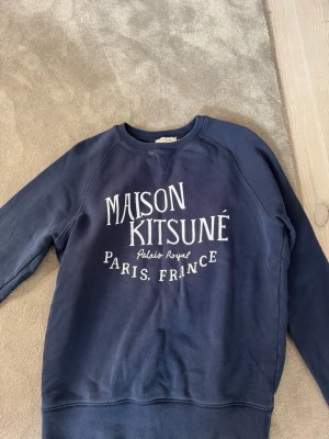 Maison kitsuné  - Väldigt fräsh tröja till sommaren.