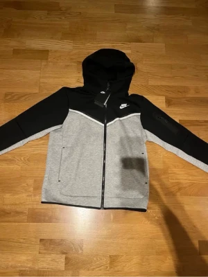 Nike tech fleece  - Storlek: S, hoodien är bara använd några gånger 