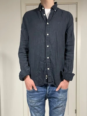 Morris Linneskjorta  - Säljer nu denna Morris Linneskjorta, skriv för fler bilder/frågor🙌🏼