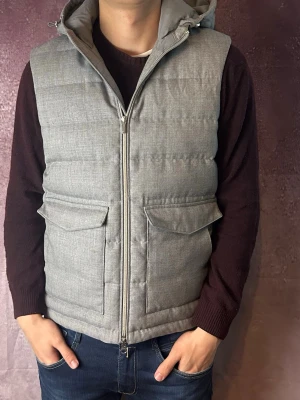 Stenströms väst - Mycket fint skick | Size L fits M (modellen är 188 cm 75 kg) | fraktar spårbart inom 24 timmar | för att köpa klicka ”köp nu” | vid frågor eller funderingar skriv ett meddelande | följare får bättre rabatter🙌