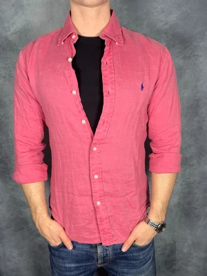 Ralph lauren linne skjorta - Storlek: S || Skick: Mycket bra || Nypris: Ca 2500kr || Följ för liknande produkter 🍾